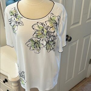 Alfred Dunner XL White Top with Green Floral Design